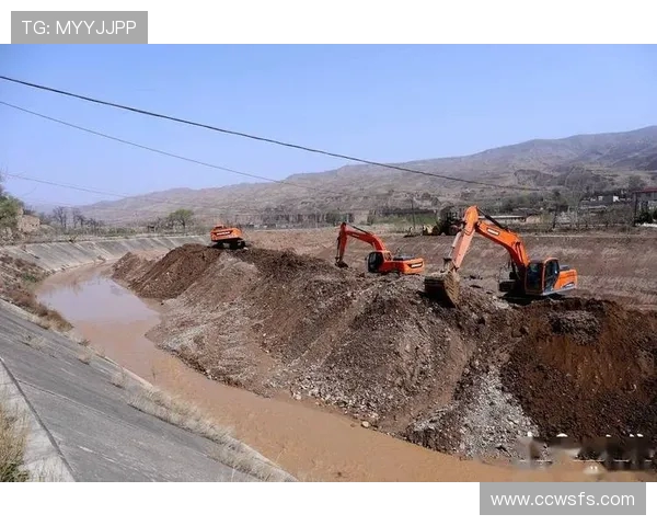 挖掘机冰凌灾害河道破冰疏通